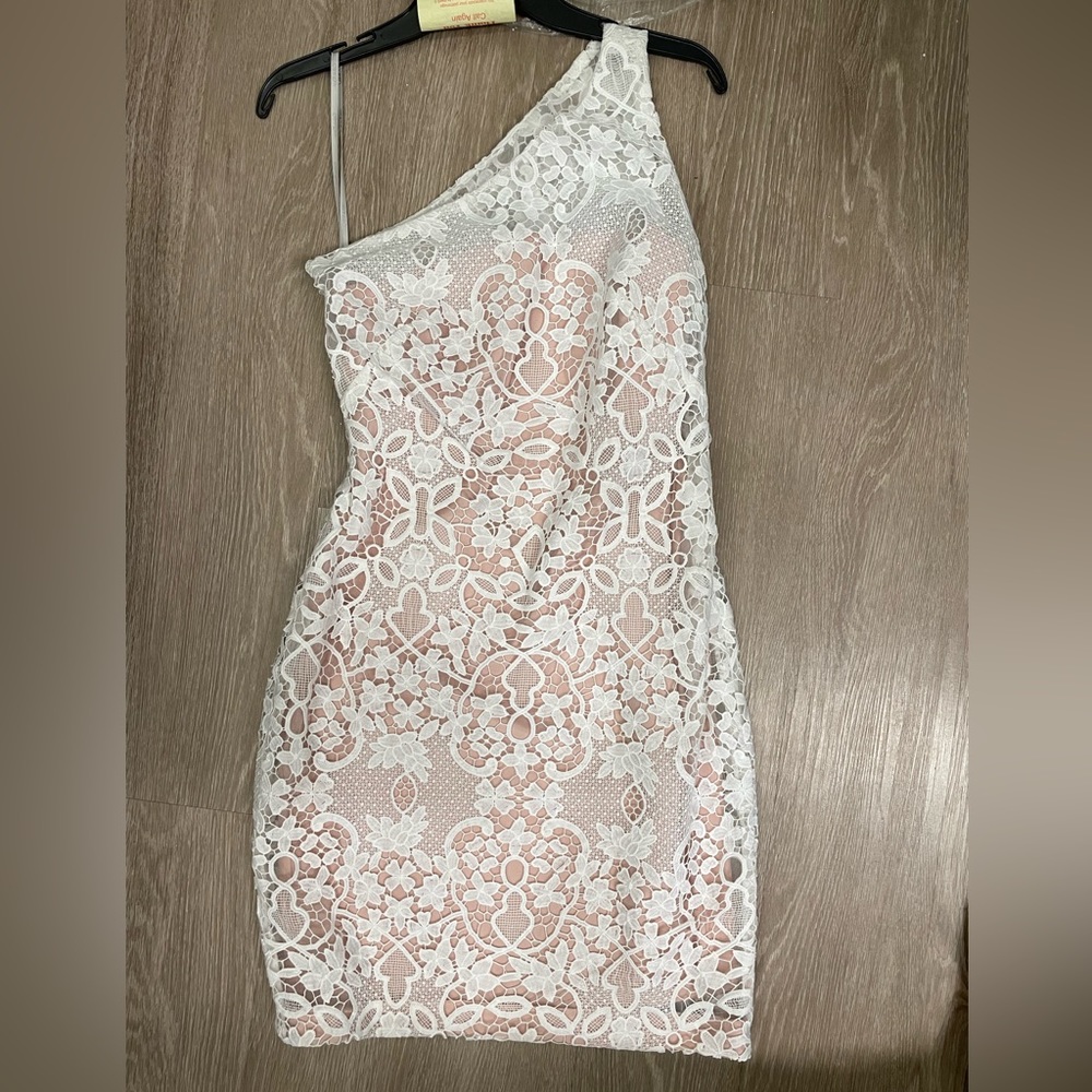 NWOT One shoulder lace dress